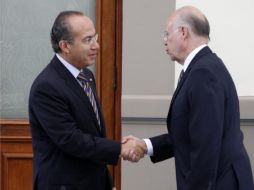 Felipe Calderón y Narro Robles durante su encuentro sobre Seguridad en los Pinos. NOTIMEX  /