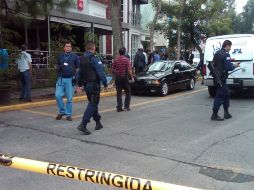En el lugar, personal de Policía Municipal y del Instituto Jalisciense de Ciencias Forenses continúan las investigaciones. M PATIÑO  /