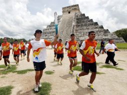 La antorcha panamericana durante su paso por el sitio arquelógico de Chichén Itzá en la peninsula de Yucatán. EFE  /
