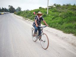 La nueva carretera incluye un puente de 12 metros de longitud, debido a las inundaciones en la zona del arroyo Las Víboras. E. PACHECO  /