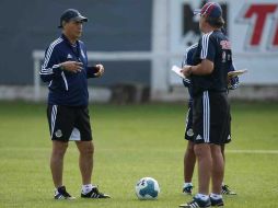 Jose Luis Real (izq.) recordará su estapa de jugador cuando Chivas regrese a jugar al Estadio Jalisco. MEXSPORT  /