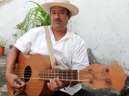 Camerino Utrera, icono del son veracruzano, y laudero, visita Guadalajara para compartir su arte. M. FREYRÍA  /