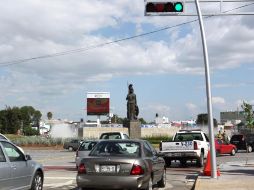 El lunes pasado se pusieron en funcionamiento los semáforos vehiculares de la Glorieta Minerva. A. HINOJOSA  /