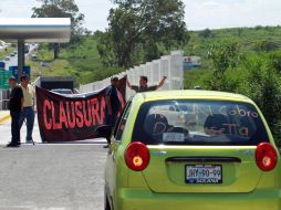 Decenas de tonaltecas han realizado cuatro manifestaciones para rechazar el pago de las casetas. E. PACHECO  /