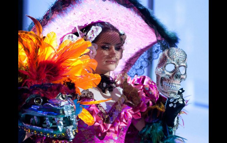 El 12 de septiembre es la final en Brasil, en la imagen Karin viste un traje inspirado en ''La Catrina''. AFP  /