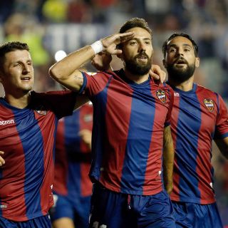 Con Carlos Vela, Real Sociedad cae ante Levante