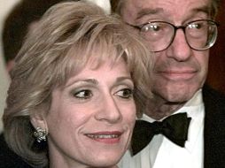 Greenspan junto con su esposa, Andrea Mitchell, de visita en la Casa Blanca  /