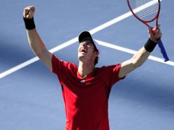 El tenista británico Andy Murray celebra su victoria ante el estadounidense John Isner. EFE  /