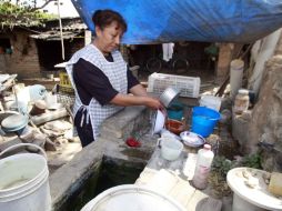 El SIAPA dispone del servicio gratuito de pipas, las 24 horas del día, para las familias afectadas por la fuga. E. BARRERA  /