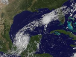 Imagen proporcionada por la NASA en donde se muestra la trayectoria de la tormenta tropical por México. AP  /