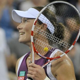 Stosur vence a Kerber y avanza a la final