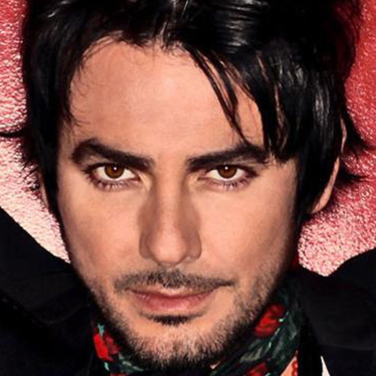 Details 48 imagen beto cuevas peinado - Abzlocal.mx