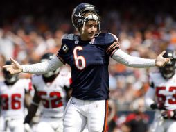 El jugador de los Bears de Chicago Jay Cutler lanza el balón, durante el partido de la NFL. REUTERS  /