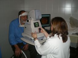 En la presentación del medicamento estuvieron el gerente de la empresa y varios oftalmólogos. ARCHIVO  /