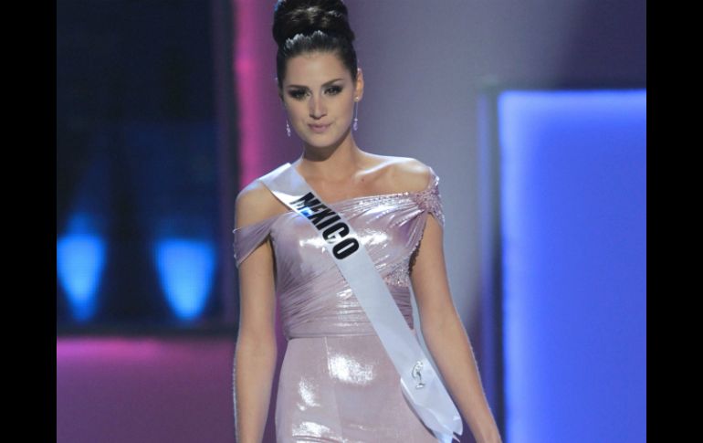 Karín Ontiveros paseó con un vestido de gala en tono pastel, previo al certamen, en la etapa semifinal. AP  /