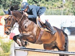 Alberto Aldana, sobre ''Pyrenes de Louzes,'' terminó el desempate con cero faltas en un tiempo de 42.64 segundos. M. FREYRÍA  /