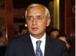 Otto Pérez quiere contratar a 10 mil policías y dos mil 500 soldados nuevos para hacer frente a pandillas cárteles de la drogra. AP  /