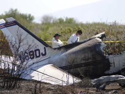 El accidente ocurrió a unos 500 metros de la pista del aeropuerto, tras desplomarse, el fuselaje de la nave se  incendió. EFE  /
