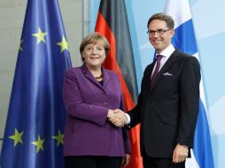 La canciller alemana Angela Merkel y el primer ministro finlandés, Jyrki Katainen. REUTERS  /