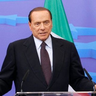 Dan ultimátum a Berlusconi para declarar sobre chantaje