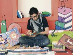 Cuenta cuentos y talleres son algunas de las actividades semanales de Asquilines. M. SEVILLA  /