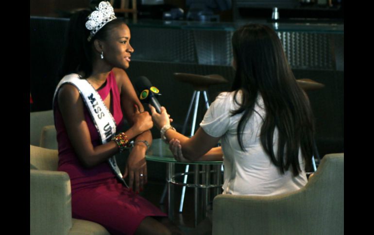 Leila brindó hoy entrevistas después de su designación como Miss Universo. REUTERS  /