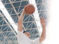 El basquetbolista Eduardo Nájera podría ser nombrado hoy dentro de la Selección mexicana de basquetbol. ESPECIAL  /