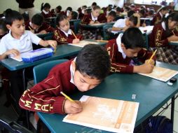 Padres de familia dicen que la violencia y el bajo rendimiento se debe a la sobrepoblación y falta de atención. ARCHIVO  /