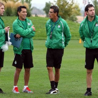 Benjamin Galindo dirige la práctica de Santos