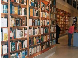 Entre las editoriales mexicanas se encuentran, El Colegio de México, Ediciones el Naranjo, Ediciones Tecolote,  y el FCE. EFE  /