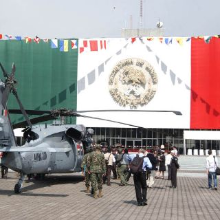 Entrega EU helicópteros Black Hawk a la Marina