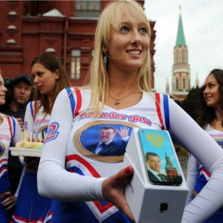 Medvedev celebra cumpleaños con iPhone 4G 'pirata'