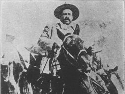 Se trata de una crónica de la Revolución Mexicana con imágenes con Villa cabalgando. ARCHIVO  /