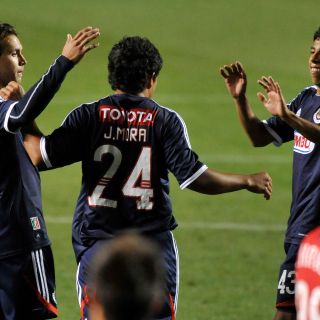 Chivas tuvo un gran interescuadras ante el Chicago Fire