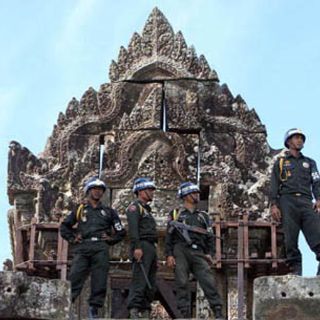 Camboya y Tailandia acuerdan retirar sus tropas de la frontera disputada