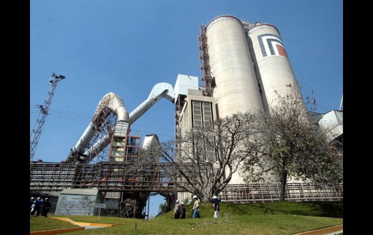 El precio del cemento al menudeo (sacos de 50 kilogramos) aumentó 6.5% en lo que va de septiembre. ARCHIVO  /