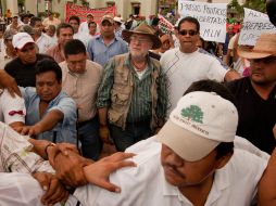 El poeta le dijo a algunos periodistas que nadie los había invitado a hacer el recorrido hacia el Sur. NTX  /