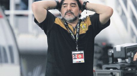 Maradona ve caer a su nuevo equipo en su aventura en la Liga de Emiratos Árabes Unidos. AFP  /