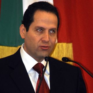 Acude Eruviel Ávila a zonas afectadas en Cuautitlán