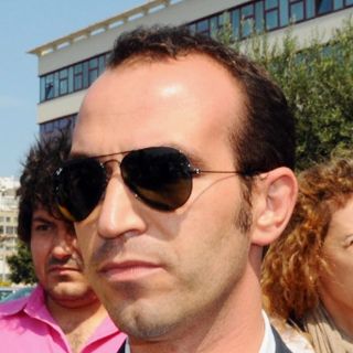 Juicio a supuesto proxeneta aumenta los males de Berlusconi