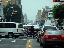 Los cierres viales, ocasionaron ayer y hoy graves conflictos viales en el centro tapatío. A. MADERA  /