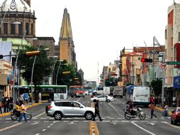 Los cierres viales, ocasionaron ayer y hoy graves conflictos viales en el centro tapatío. S. NÚÑEZ  /