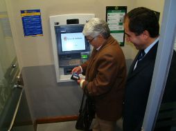 No preste su tarjeta ni permita que otras personas la usen en su nombre. ARCHIVO  /