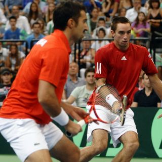 Serbia gana el dobles y se mantiene vivo en la semifinal
