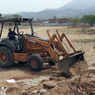 Piden constructores no recortar recurso para obra pública