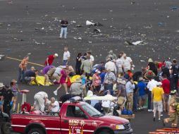 Los asistentes al espectáculo aéreo en Nevada se movilizaron para ayudar a los heridos del percance. REUTERS  /