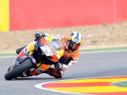 Antes de cumplirse la mitad de la prueba Casey Stoner ya gozaba de una amplia ventaja respecto de Pedrosa. REUTERS  /