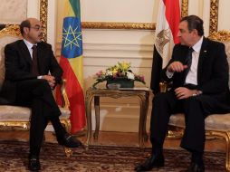 Primer ministro de Etiopía, Meles Zenaui y de Egipto, Esam Sharaf, se reunieron en El Cairo para hablar sobre la presa del Nilo. EFE  /