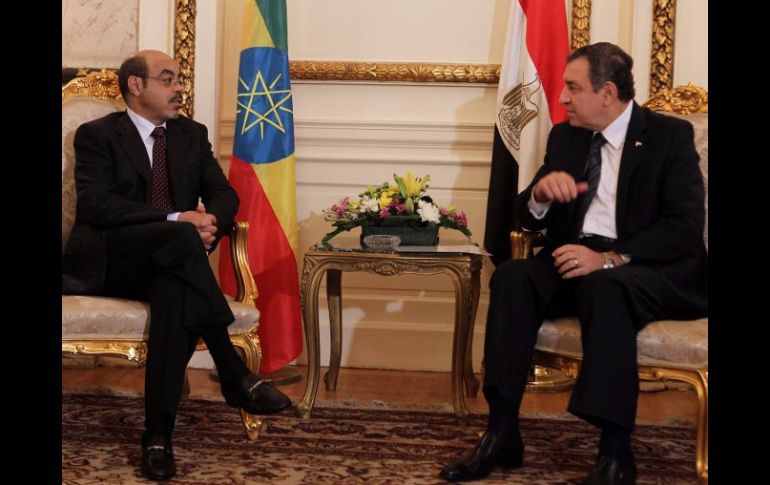 Primer ministro de Etiopía, Meles Zenaui y de Egipto, Esam Sharaf, se reunieron en El Cairo para hablar sobre la presa del Nilo. EFE  /