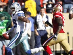 Jesse Holley (izq.) fue fundamental para la victoria de los Vaqueros. AP  /